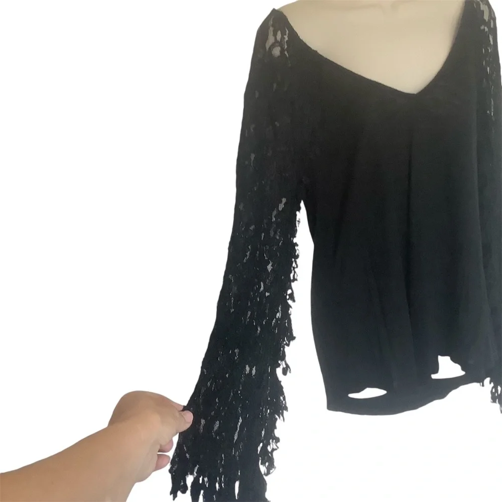 NWOT Ecote Black Long Sleeve Lace Fringe Crochet Top Shirt Size M